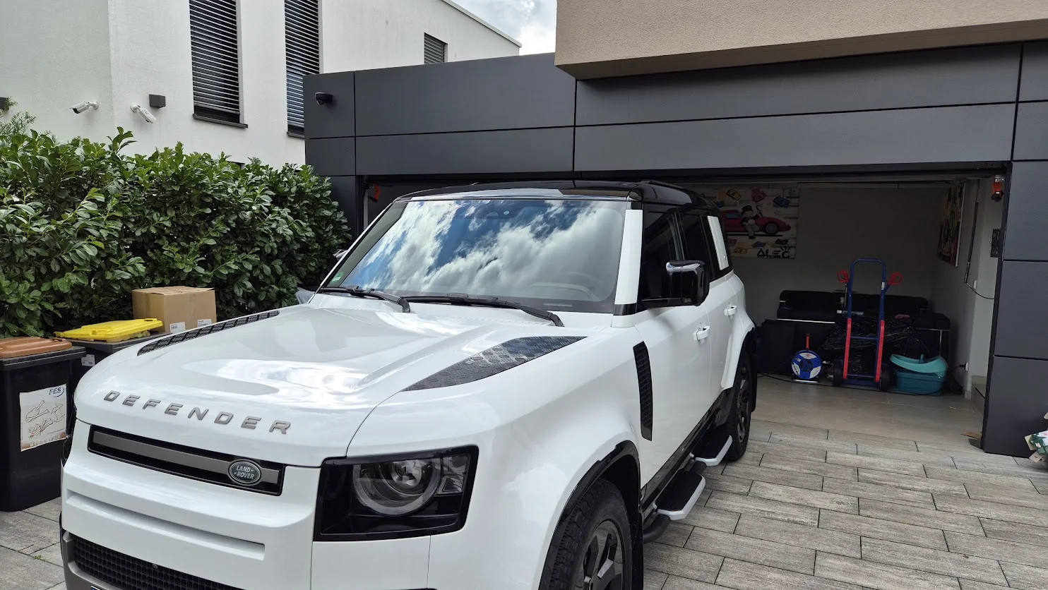 Land Rover Defender – Frontansicht nach der Aufbereitung