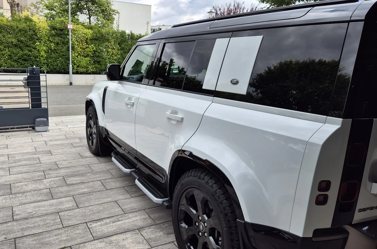 Land Rover Defender – Heckansicht nach der Aufbereitung
